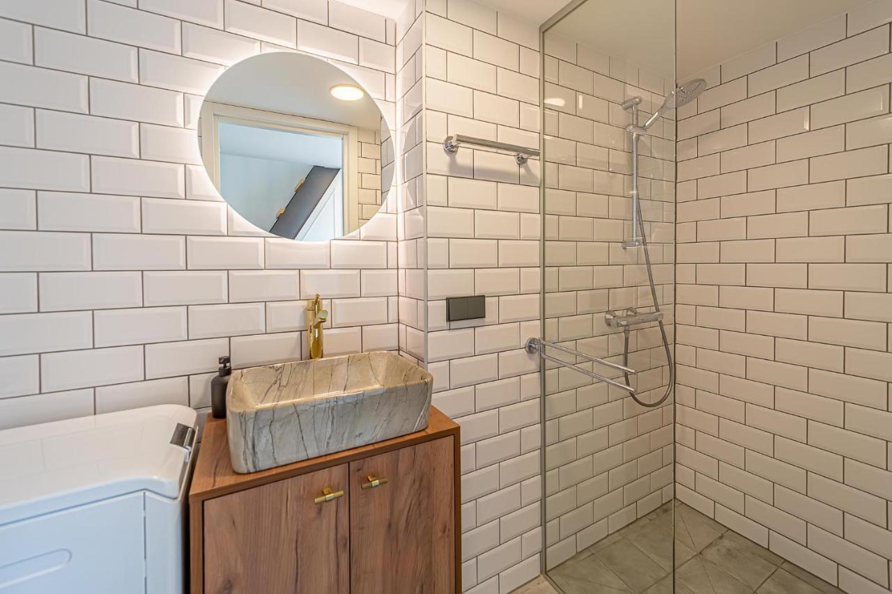 Ministerija Loft Apartment With Parking & Ac Kaunas Bagian luar foto
